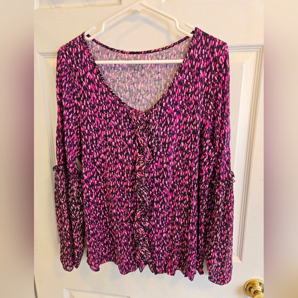 Lane Bryant long sleeve top. Ruffle front, puff sleeves. 14/16